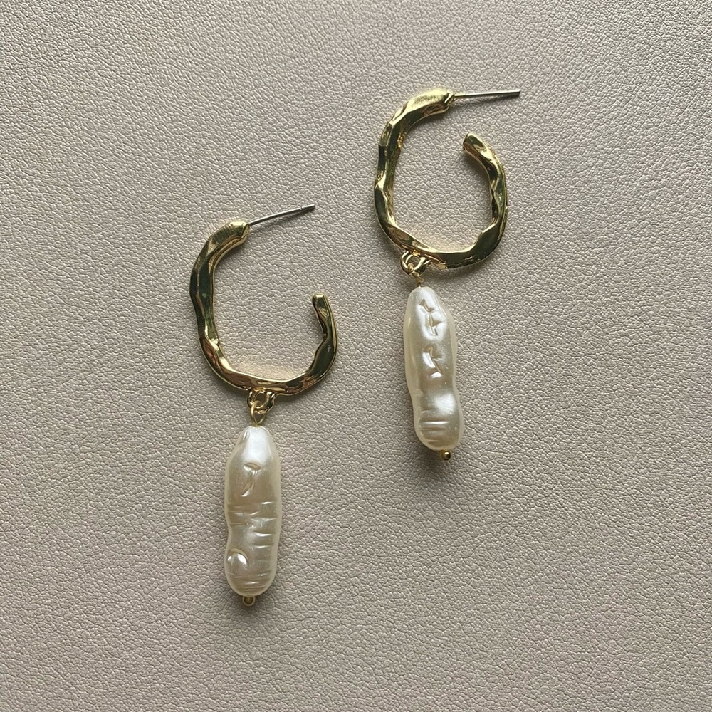 Elegant Gold and Pearl Drop Earrings